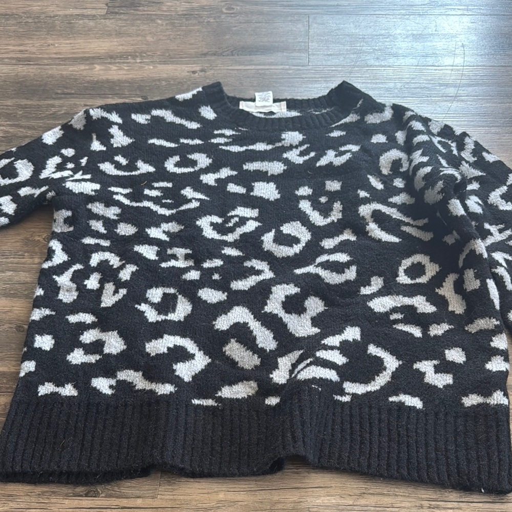 Black and Gray Leopard Print Sweater